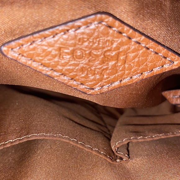 Fossil Gemma leather crossbody flat bag with zipper - Picture 9 of 10